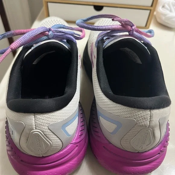 Brooks White and Purple Athletic Shoes with Breathable Mesh - Picture 2 of 4